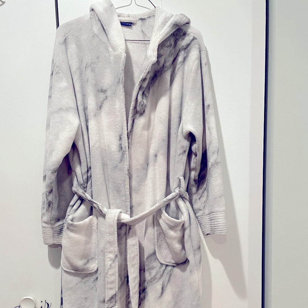 Marble Plush Robe with hood - Picture 2 of 9